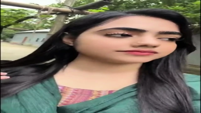 TikToker Anisha momo viral vedios
