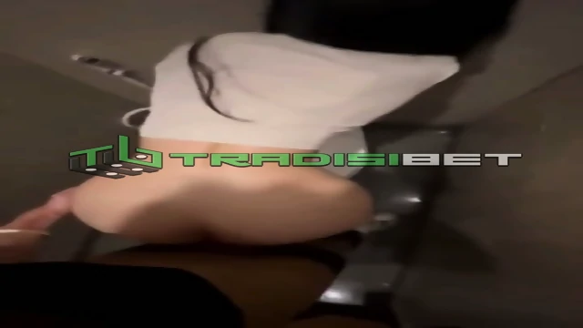 ngntot di toilet umum