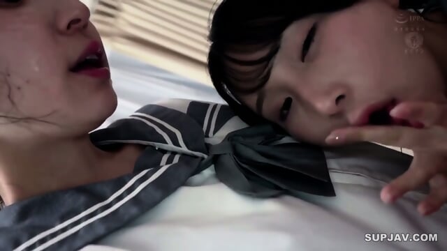 lesbian sloppy kiss and face lick