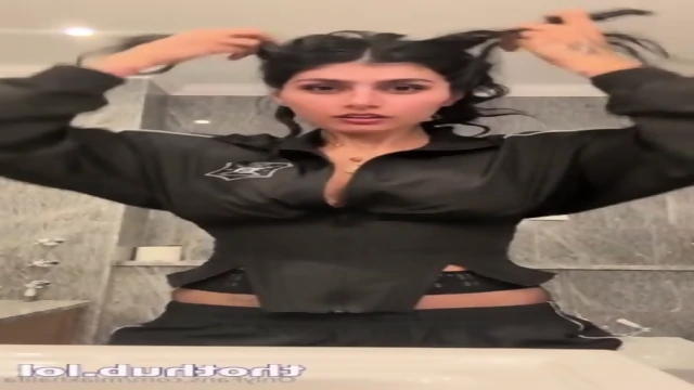 Mia Khalifa- she ready !