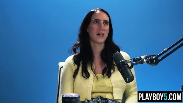 MILF Cadence Lux podcast and masturbation session until orgasm