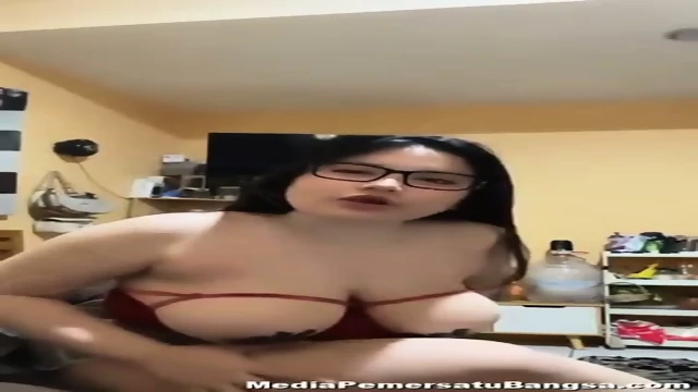 Susu Besar Pengen di Entot