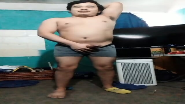 Jesus en boxer jalandose el pene avienta semen 50