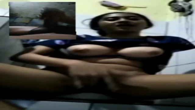 Video call di kamar mandi penuh dengan kenikmatan