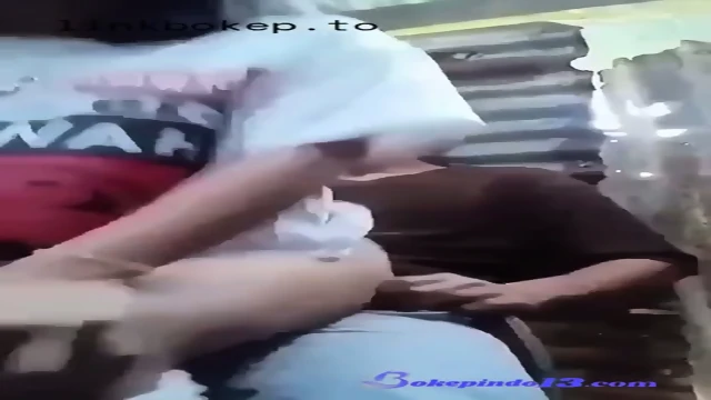 Adik kakak ngewe dirumah kosong