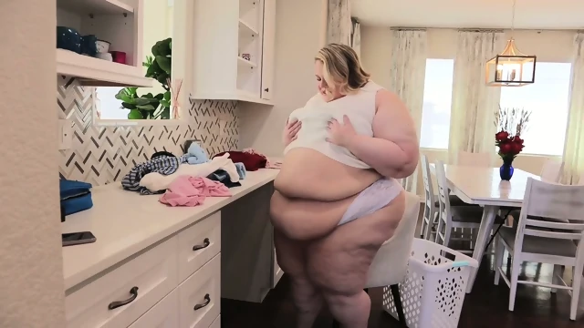 SSBBW Foxy Roxxie Housewife Shrunken Clothes