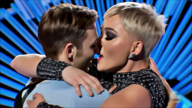 Katty perry kissing in american idol (AI imagination 1)