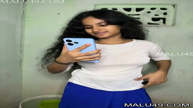 Khadija doing squirt for fans