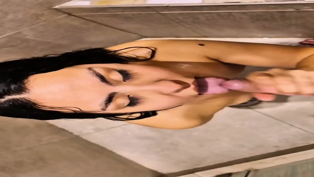 Me cogo a una culona latina en la ducha