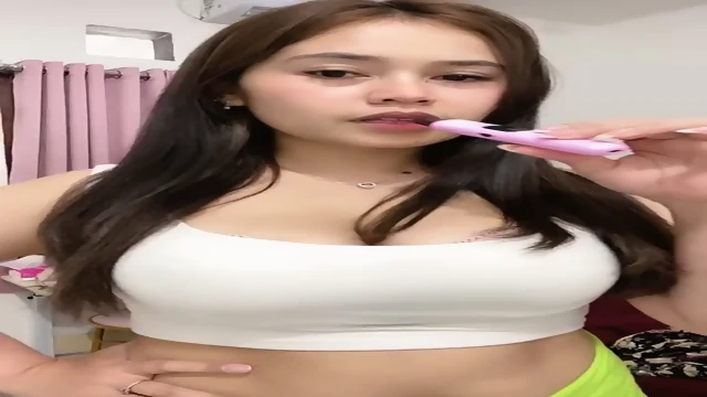 ( TELEGRAM : KEXMU )  Rere Cosplay Seragam Pamer Lekukan Body Aduhai Belahan