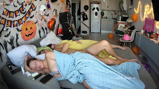special candid REM sleeping bare feet closeup scenes Living room camera at Swera Jaxon reallifecam apartment at Voyeur House TV 31.10.2025 from 05 h22 min to 12 h 44 min