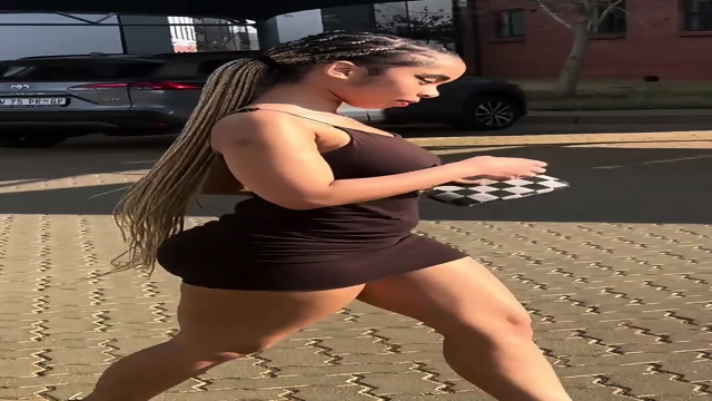 REDBONE WITH THICK THIGHS 1