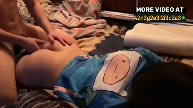 Sleeping girl ginising Ng burat