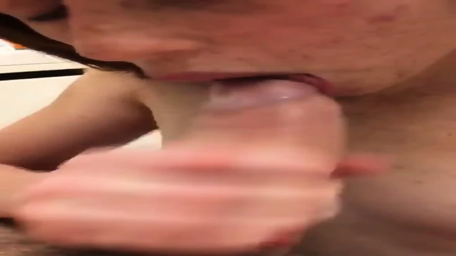 Ruiva gata metendo e tomando porra