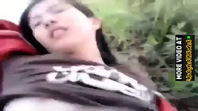 Magandang dalagita iniyot sa bundok