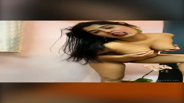 Indian stripchat girl model live stream naked and horny dancing