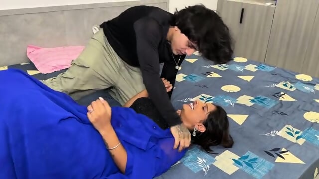 Neighbor calls bhabhi home and has sex with her sexy bhabhi Hard Fucking With Hindi Audio