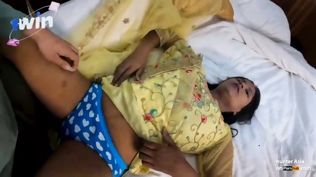 Smoking mummy Bhabhi ji takes the best XXX - Falling in love with her!