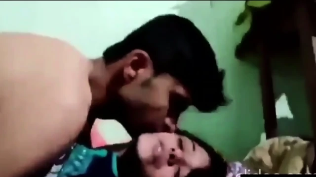 Ghar lakar girlfriend ki chut ko pahali baar choda ladka