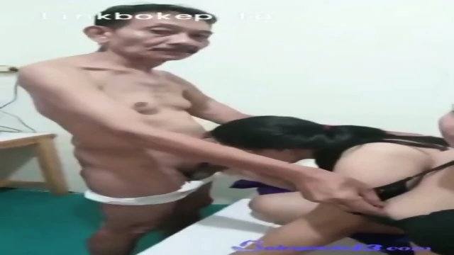 Mertua nakal ngentot dua ponakan binal (Rajshot