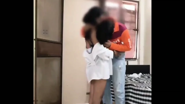 Delivery boy ne hawasi ladki ko choda boobs dabakar