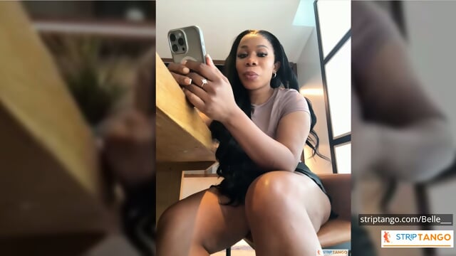 Watch click connect get close to her in seconds!  Woman masturbates real time - No email needed!