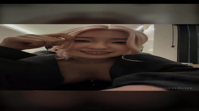 winter11 boobs show in resturant