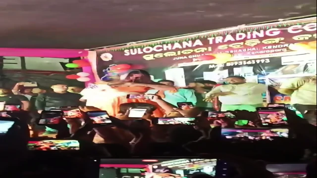 Sahu bhauja odia hot item girl showing her boobs in public stage program