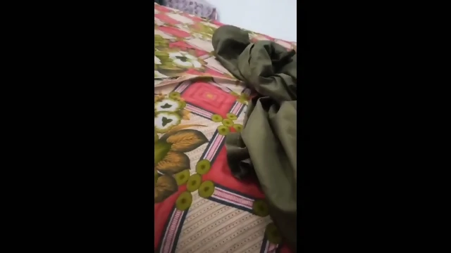 Horny paki aunty ki tight chut me lund ghusaya uncle ne