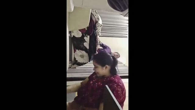 Chubby Tamil milf mom ki nude mms record kiya horny boy