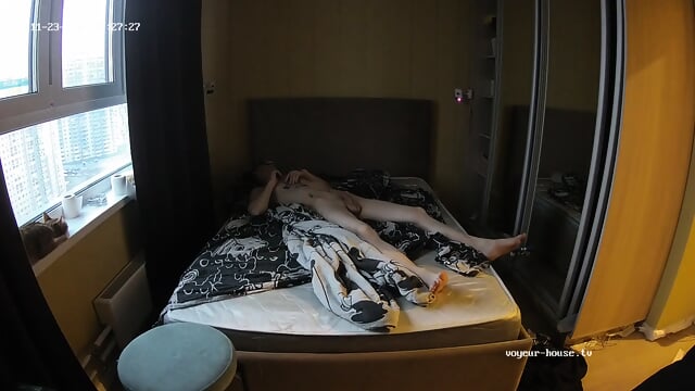 special candid sleeping bare feet closeup Bedroom camera at Tristan & Meloetta reallifecam apartment at Voyeur House TV 23.11.2025 from 05 h 23 min to 08 h 52 min