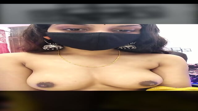 Sexy-ashi boobs show