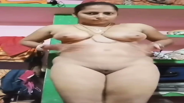 Sexy Mature Village Bhabhi Showing Boobs & Pussy