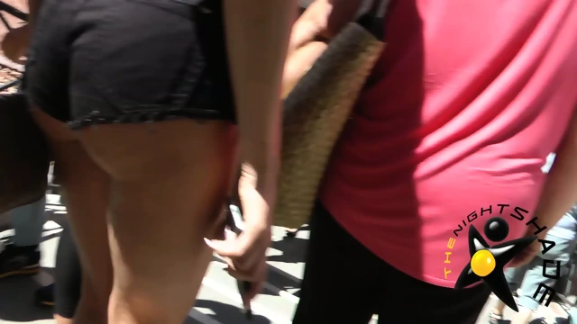 Brunette With Short Gets Out Lip Pussy