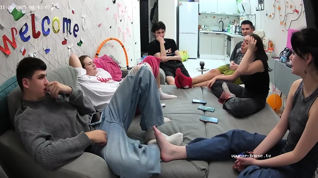 special candid perfect bare feet closeup scenes Living room camera at Swera & Jaxon reallifecam apartment at Voyeur House TV 26.11.2025 from 00 h 12 min to 00 h 57 min