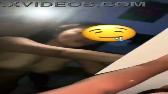 desah dihadapan cermin