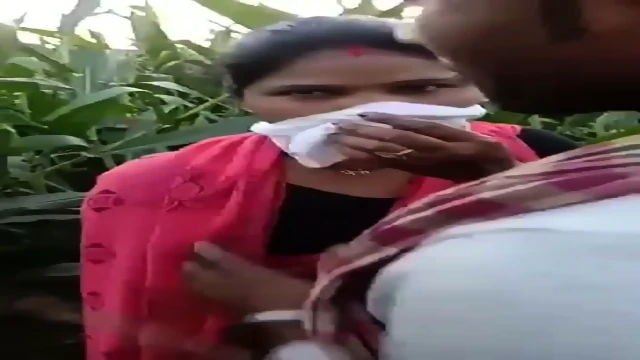 Bhabhi ne ek ko diya to dusra bhi mangne lag gaya