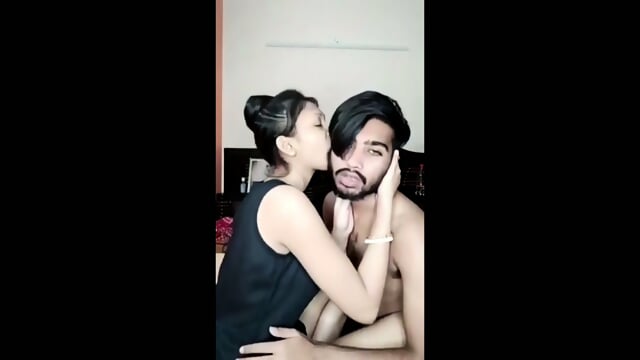 Webcam Pe Husband Wife Ne Pela Peli Ki Paiso Ke Khatir