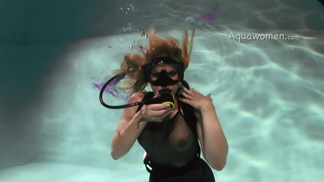Aquawomen - A Mermaid in a Fish Net