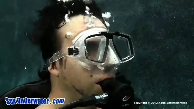 Ali May gives an extra Scuba lesson