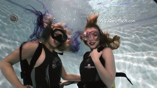 Aquawomen - Mermaids Scuba Training Underwater!