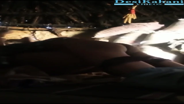 Ghaghre wali aunty ki chudai jhopde mein.