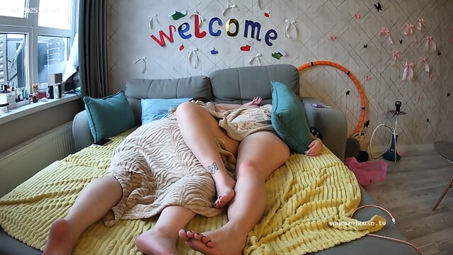 special candid BBW bare feet closeup Living room camera at Swera & Jaxon reallifecam apartment at Voyeur House TV 08.12.2025 from 08 h 11 min to 11 h 10 min