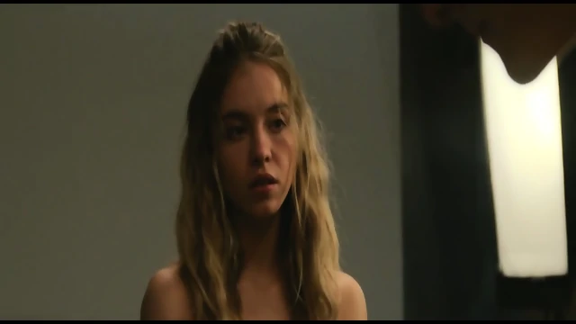 SYDNEY SWEENEY "LES VOYEURS"