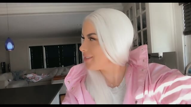 Perfect babe loves to suck