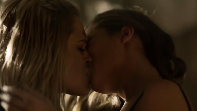 Alycia Debnam-Carey The 100 Lesbian kiss scene 2 (Looped)