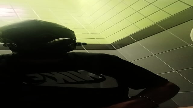 Je me suis retrouvÃ© attachÃ© au toilette