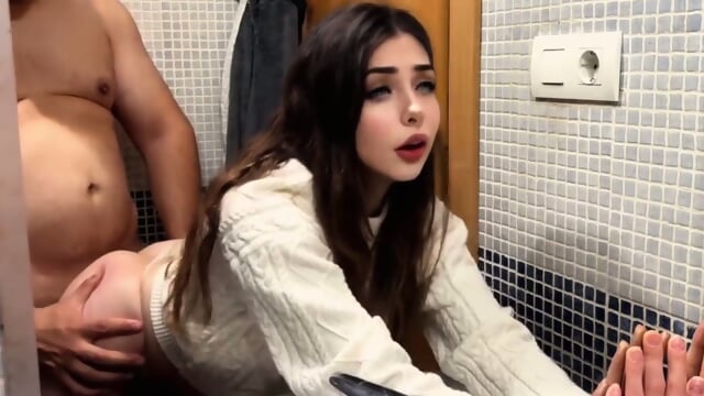 sexo duro con mi jefe en el baÃ±o, queda todo grabado