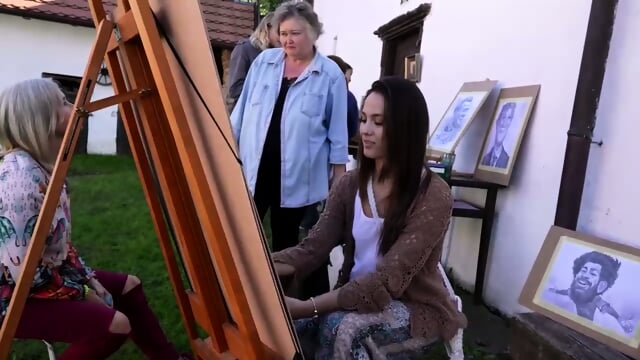 the hot art who does art stuff