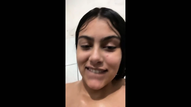 Casada exebicionista se masturbando